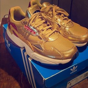 Adidas Falcon W size 6 Sneakers